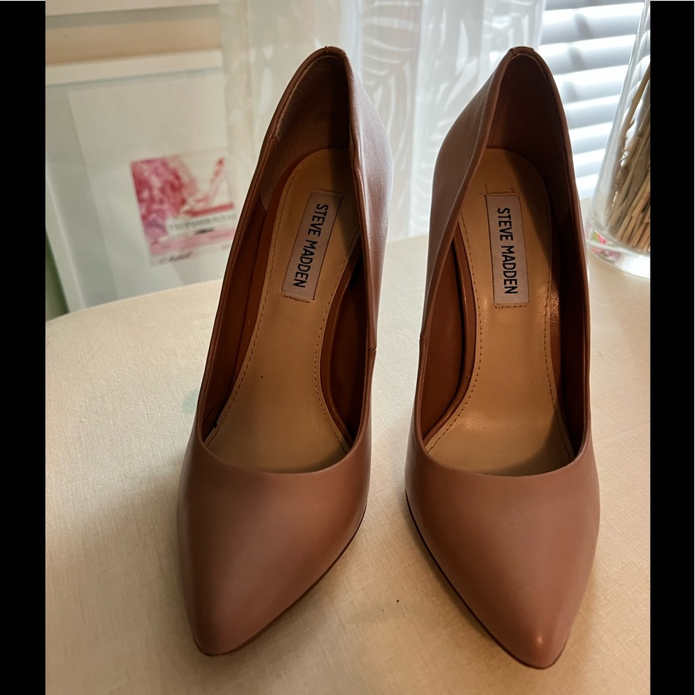 Steve Madden Nude Pumps